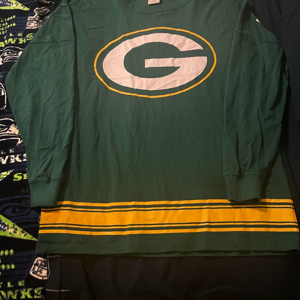 NWOT (W/flaw)Victoria Secret’s PINK GB  Packers Long Sleeve Shirt size BF fit Sm